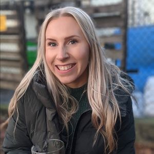 Meet your Posher, Caitlin